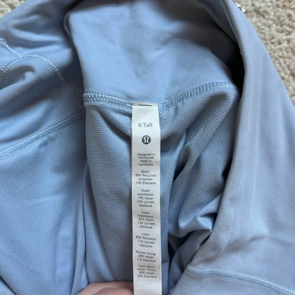 Lululemon Speed Up High-Rise Lined Short 4" size 6 Tall - Picture 3 of 4